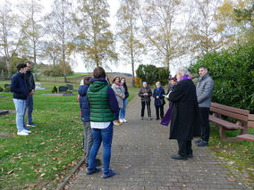 Segnung der Gräber auf dem Friedhof in Riede (Foto: Karl-Franz Thiede)